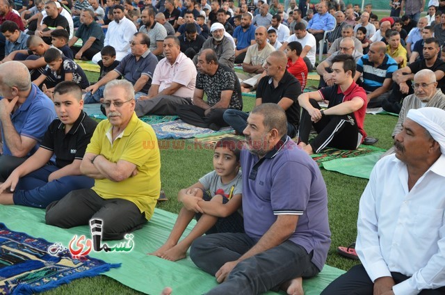 فيديو : المئات يؤدون صلاة عيد الأضحى والرئيس عادل بدير والأهالي يتصافحون ويهنئون ويعم السرور كل الحضور